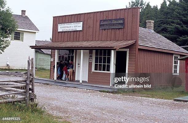 Historische Sattlerei und Druckerei im Doon Heritage Village - Kanada 1977 *Aufnahmedatum geschätzt*