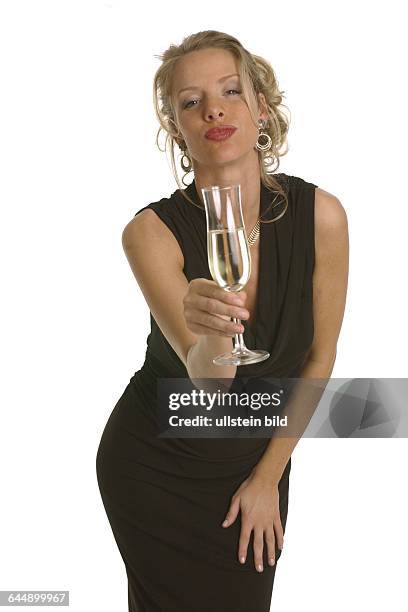 Junge Frau in Party-Kleidung mit Sektglas, young woman clad in a party dress with a champagne glass