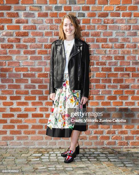 Angelica Hicks arrives at the Gucciy show during Milan Fashion Week Fall/Winter 2017/18 on February 22, 2017 in Milan, Italy.