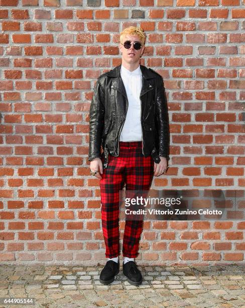 Trouble Andrew arrives at the Gucciy show during Milan Fashion Week Fall/Winter 2017/18 on February 22, 2017 in Milan, Italy.