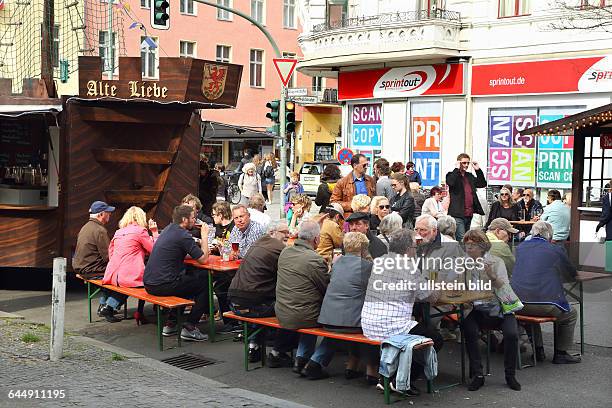 Berlin - Schöneberg : Primavera Straßenfest 2015 in der Akazienstraße. Das Frühlingsfest wurde 2012 ins Leben gerufen und bietet eine bunte Vielfalt...