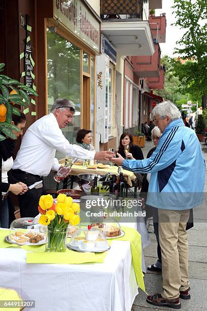 Berlin - Schöneberg : Primavera Straßenfest 2015 in der Akazienstraße. Das Frühlingsfest wurde 2012 ins Leben gerufen und bietet eine bunte Vielfalt...