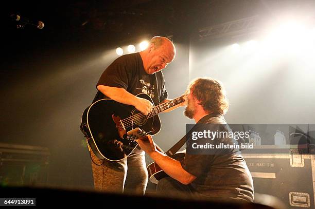 Tenacious D - die amerikanische Rock-Band, bestehend aus den Musikern und Schauspielern Kyle Gass und Jack Black bei einem Konzert in Hamburg, Grosse...