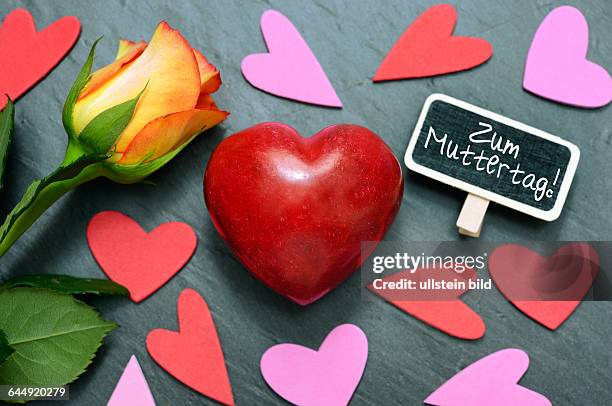 Herz, Rose und Schild mit Aufschrift, Symbolfoto Muttertag