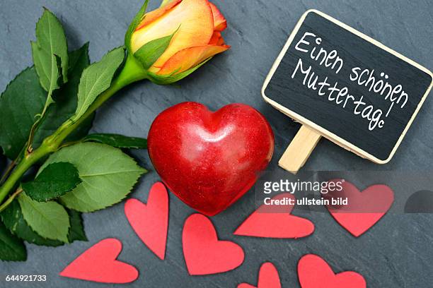 Herz, Rose und Schild mit Aufschrift, Symbolfoto Muttertag