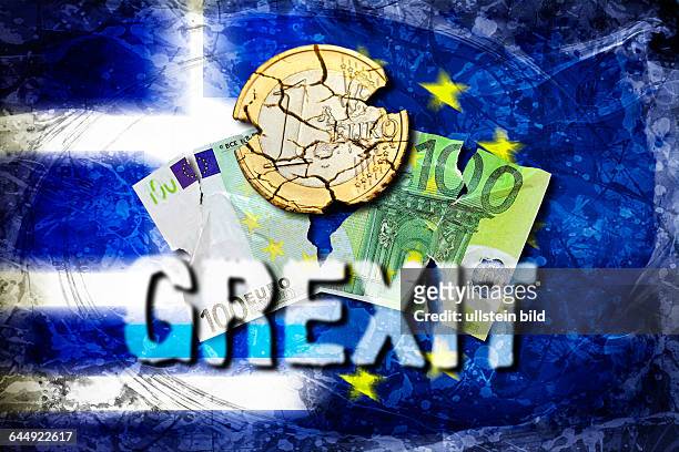 Zerrissener 100-Euro-Schein und zerfallene Euromünze vor Griechenland- und EU-Fahne, Symbolfoto Grexit