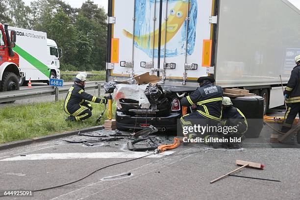 St.Ingbert. Einen tödlichen Verkehrsunfall gab es am Mittwochmorgen auf der A 6 in Höhe St. Ingbert Mitte.Am Rastplatz Kalenberg war ein Autofahrer,...