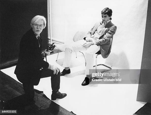 Andy Warhol und Hubertus von Hohenlohe, das Foto ist aufgenommen in New York in der Factory