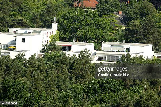 Berlin : Blick vom Teufelsberg im Berliner Grunewald in Richtung Heerstraße.Eine sogennate bevorzugte Wohngegend mit eleganten Immobilien zwischem...