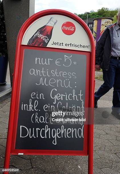 Dieser Laden bietet in der Saarbrücker Vorstadtstraße ein Anti-Streß-Gericht. Man ißt einfach, was auf den Tisch kommt und zahlt 5 Euro.