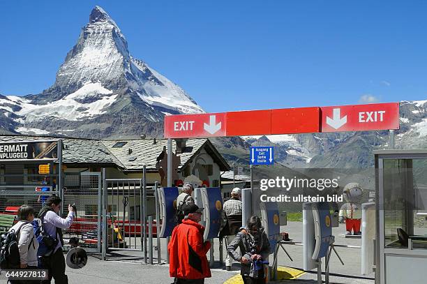 Archivfoto, Am Wochenende, war der Ansturm bei exelentem Wetter auf das Matterhorn 4478m bei Gornagrat 3089m besonders stark.Anfahrt von Zermatt bis...