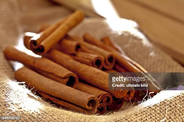 Food, spices, cinnamon, cinnamon sticks