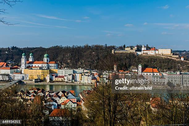 Ansicht der Stadt Passau in Bayern. Hier fließen der Inn, die Donau und die Ilz zusammen.