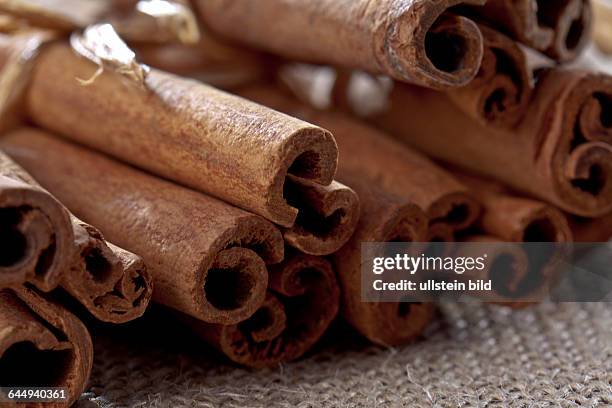 Food, spices, cinnamon, cinnamon sticks