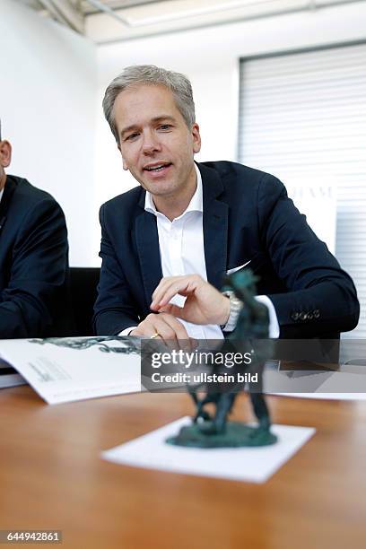 Pressekonferenz zur Achenbach Art Auction. Markus Eisenbeis empfängt Medienvertreter in den Räumlichkeiten der Achenbach Kunstberatung GmbH, die zu...