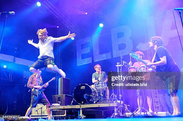 LaBrassBanda - die deutsche Blasmusik-Gruppe um den Leadsaenger und Trompeter Stefan Dettl bei einem Konzert auf dem Elbjazz Festival 2015 in Hamburg...