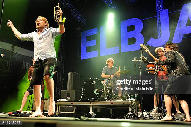 LaBrassBanda - die deutsche Blasmusik-Gruppe um den Leadsaenger und Trompeter Stefan Dettl bei einem Konzert auf dem Elbjazz Festival 2015 in Hamburg...