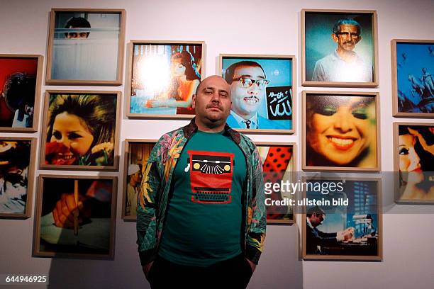 Raed Yassin (* 1979 in Beirut, Libanesischer Künstler und Musiker gastiert mit seiner Ausstellung "Karaoke" vom 12. Mai bis 13. Juni 2015 in der...