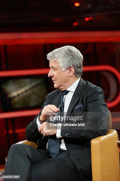 Marcel Reif in der ARD-Talkshow GÜNTHER JAUCH am in BerlinThema der Sendung: Der FIFA-Sumpf Ð Wie schmutzig ist unser Fußball?