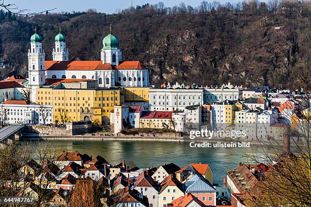 Ansicht der Stadt Passau in Bayern. Hier fließen der Inn, die Donau und die Ilz zusammen.