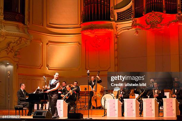 Swing Dance Orchestra - An American Night of Swing - Andrej Hermlin und seine Big Band bei einem Konzert in der Hamburger Laeiszhalle, Musikhalle.