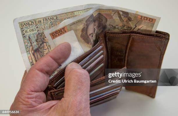 Back to the roots? The picture shows french 100 and 200 franc banknotes in a purse.