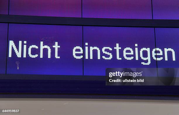 Die Lokführergewerkschaft GDL streikt erneut, da die Gespräche zwischen Bahn und Gewerkschaft gescheitert sind. Die Lokführer fordern mehr Lohn und...