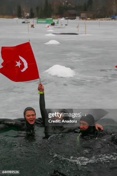 Turkish free diver Derya Can Gocen poses for a photo with her husband Tayfun Gocen as she holds a Turkish flag after breaking a new world record with...