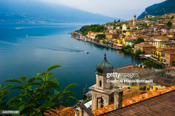 coastal village on the lake garda, italy. - brescia 個照片及圖片檔