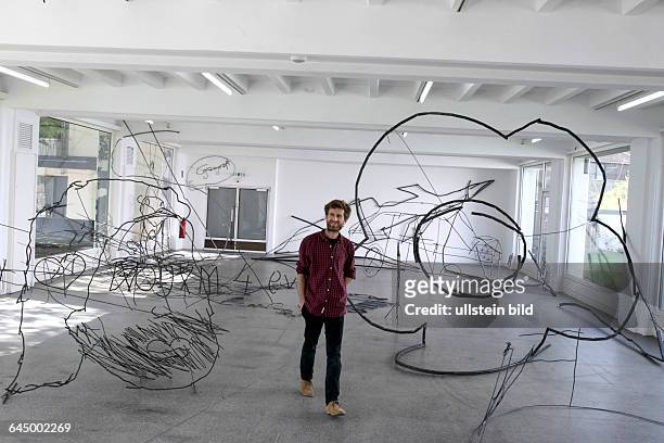 Petrit Halilaj gastiert mit seiner Ausstellung "Abetare" vom 17. April bis 02. August 2015 im Kölnischen Kunstverein.In Installationen, Zeichnungen...