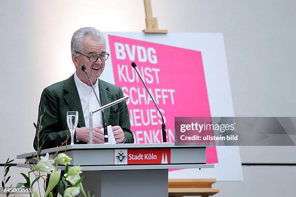 Hans Mayer erhält den mit 10 000 Euro dotierten Art-Cologne-Preis 2015. Mit der Auszeichnung werden jährlich eine Persönlichkeit geehrt, die sich...