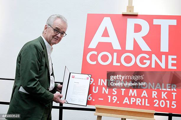 Hans Mayer erhält den mit 10 000 Euro dotierten Art-Cologne-Preis 2015. Mit der Auszeichnung werden jährlich eine Persönlichkeit geehrt, die sich...