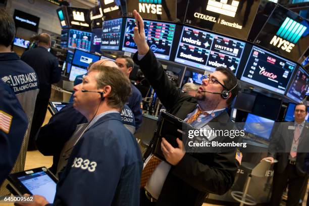 Traders work on the floor of the New York Stock Exchange in New York, U.S., on Friday, Feb. 24, 2017. U.S. Equities fell, signaling an end to the Dow...