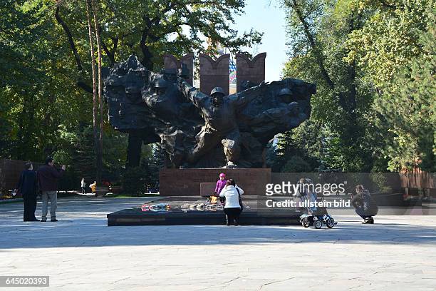 Denkmal im Panfilov Park in Alamty, für die 28 Soldaten unter dem Kommando von Iwan Wassiljewitsch Panfilov, die während des 2. Weltkrieges zwischen...