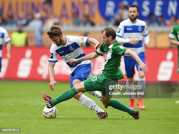 Fussball, Saison 2014/15, 3. Liga, 35. Spieltag,MSV Duisburg - Preussen Münster 2:1Tim Albutat , li., gegen Amaury Bischoff