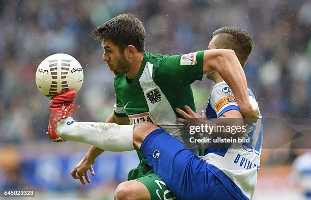 Fussball, Saison 2014/15, 3. Liga, 35. Spieltag,MSV Duisburg - Preussen Münster 2:1Philipp Hoffmann , li., gegen Kevin Wolze