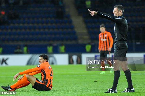 Referee Slavko Vincic during the Europa League Round of 32 reverse match between Shakhtar and Celta at Metalist Stadium on February 23, 2017 in...