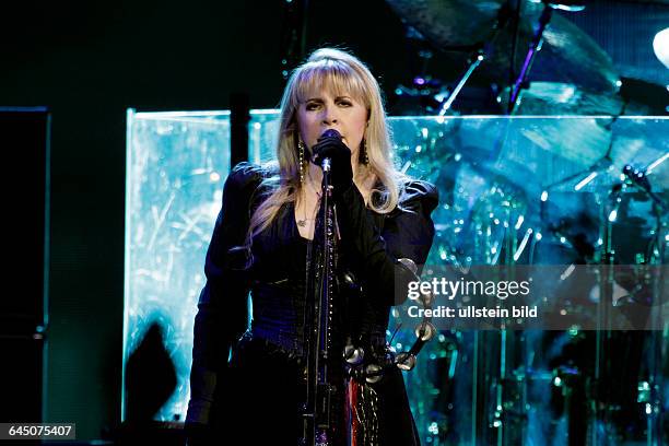 Fleetwood Mac "On with the show"-TourFleetwood Mac besteht aus v.l.: Christine McVie John McVie , Stevie Nicks , Mick Fleetwood und Lindsey...