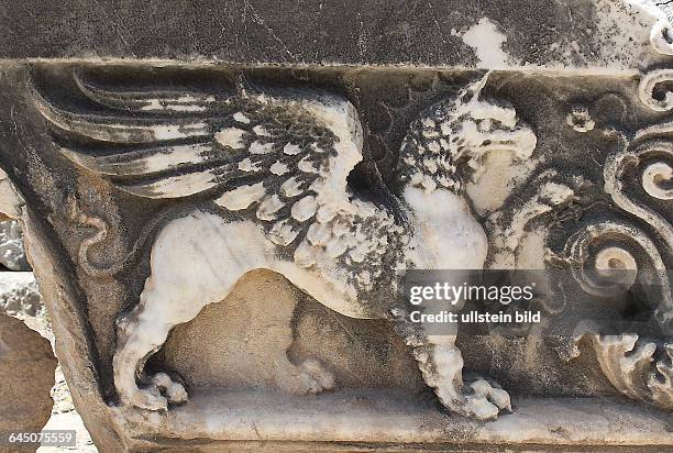 Didim Türkei In der Antike befand sich hier die Stadt Didyma mit einem bedeutenden Orakelheiligtum des Gottes Apollon. Der Apollontempel zählt heute...