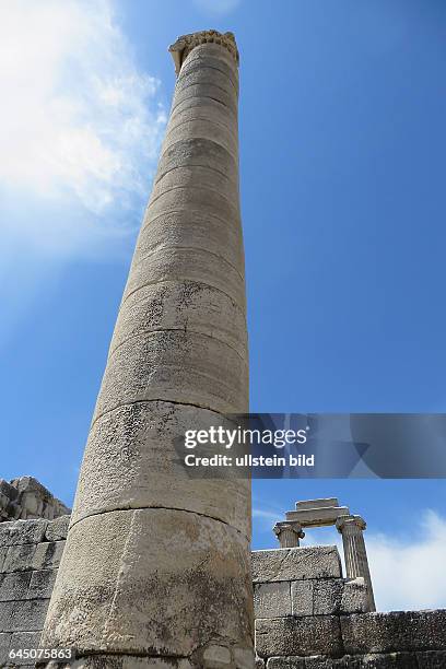 Didim Türkei In der Antike befand sich hier die Stadt Didyma mit einem bedeutenden Orakelheiligtum des Gottes Apollon. Der Apollontempel zählt heute...