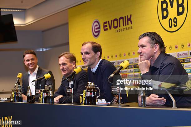 Fussball, Saison 2015/16, 1. Bundesliga, Pressekonferenz, Vorstellung von Thomas Tuchel als neuer Trainer von Borussia Dortmund,v.re., Manager...