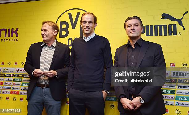 Fussball, Saison 2015/16, 1. Bundesliga, Pressekonferenz, Vorstellung von Thomas Tuchel als neuer Trainer von Borussia Dortmund,v.re., Manager...