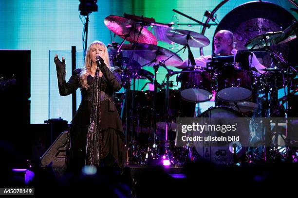 Fleetwood Mac "On with the show"-TourFleetwood Mac besteht aus v.l.: Christine McVie John McVie , Stevie Nicks , Mick Fleetwood und Lindsey...
