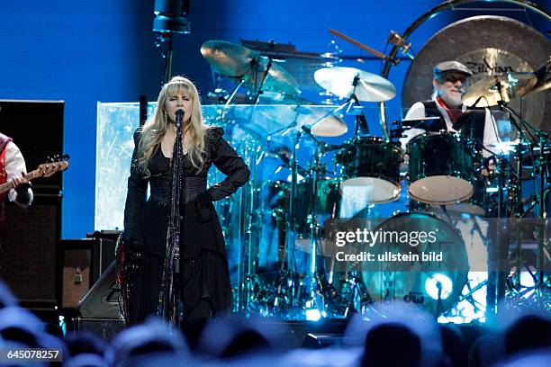 Fleetwood Mac "On with the show"-TourFleetwood Mac besteht aus v.l.: Christine McVie John McVie , Stevie Nicks , Mick Fleetwood und Lindsey...