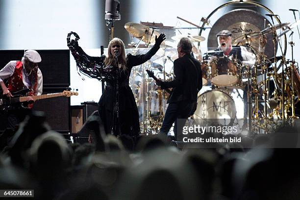 Fleetwood Mac "On with the show"-TourFleetwood Mac besteht aus v.l.: Christine McVie John McVie , Stevie Nicks , Mick Fleetwood und Lindsey...