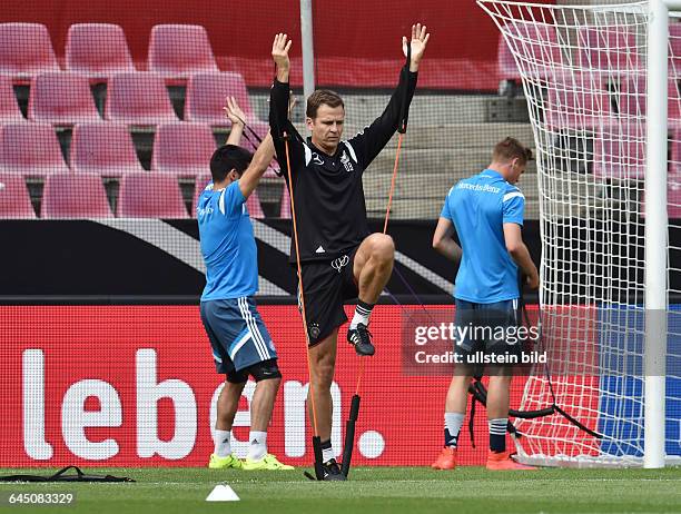 Fussball, Training der Deutschen Nationalmannschaft vor dem Länderspiel gegen die USA,Teammanager Oliver Bierhoff trainierte mit der Mannschaft