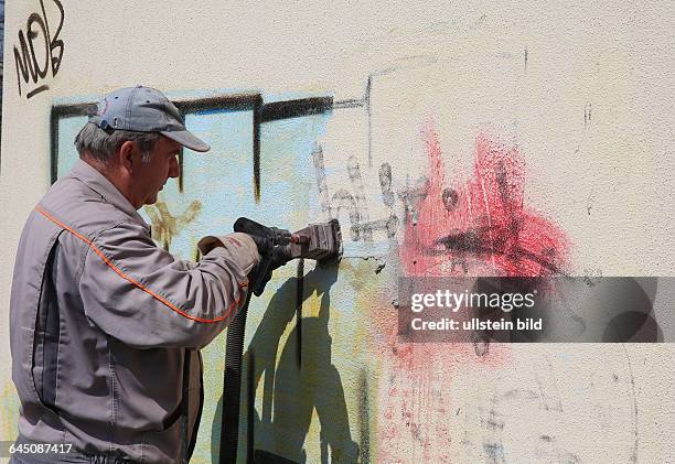 Grafittibeseitigung Reinigung von besprühten Wänden beschmierten Wänden Grafitti Beseitigung Fa. ReinFlex Udo Bauermeister 60 reinigt Trafostation...