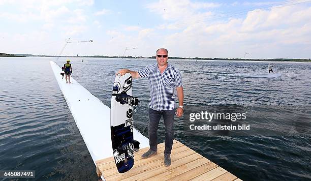 Bitterfeld Pouch Goitzsche Eröffnung Wasserskianlage Wakeboardanlage durch die Goitzsche Tourismus GmbH WassersportFoto: der Geschäftsführer der...