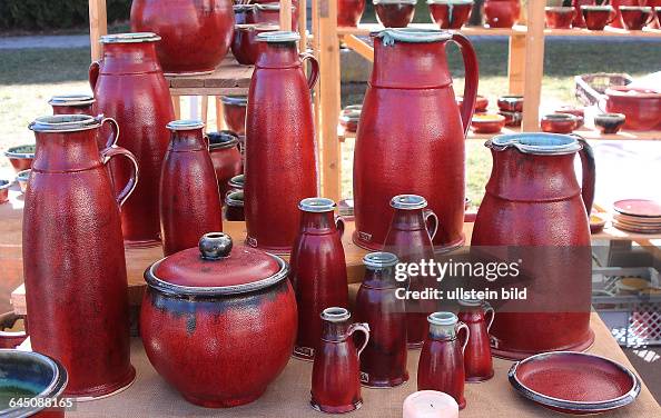 Görzke Brandenburg Töpfermarkt Keramikmarkt Töpferwaren Töpferei... News Photo