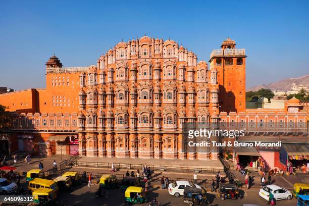 india, rajasthan, jaipur, the wind palace - hawa mahal fotografías e imágenes de stock
